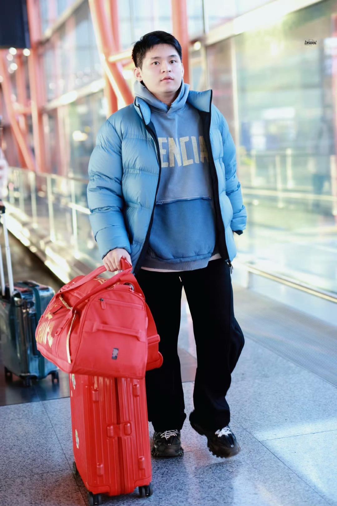 2.1 林诗栋抵达海南海口