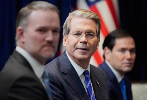 解放军空军祭“对抗”重拳威慑赖清德，美方紧急对台“三连击”，主动给“台独”势力套