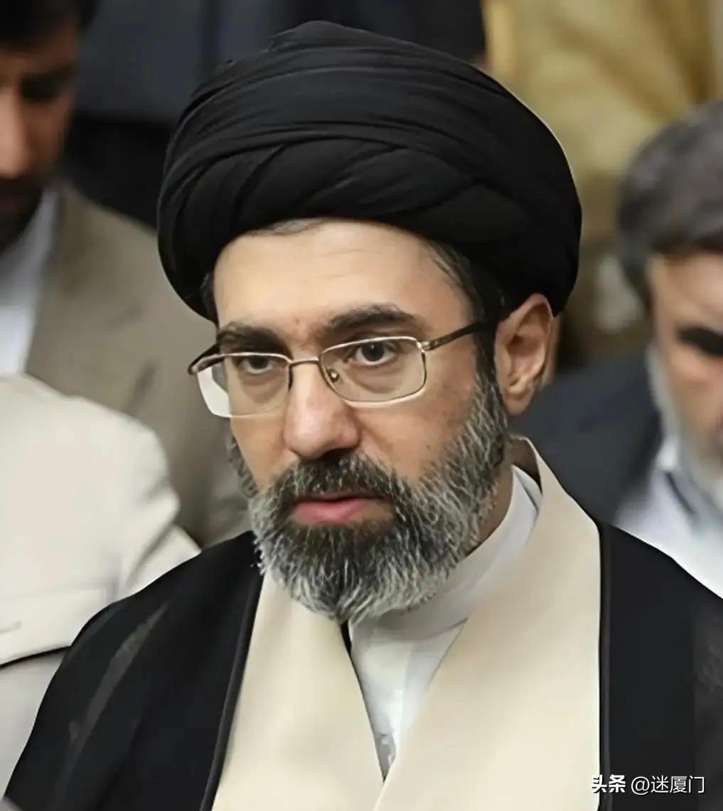 他是最孤独的领袖！

在动荡的中东局势里，伊朗新领袖穆杰塔巴·哈梅内伊堪称世界上