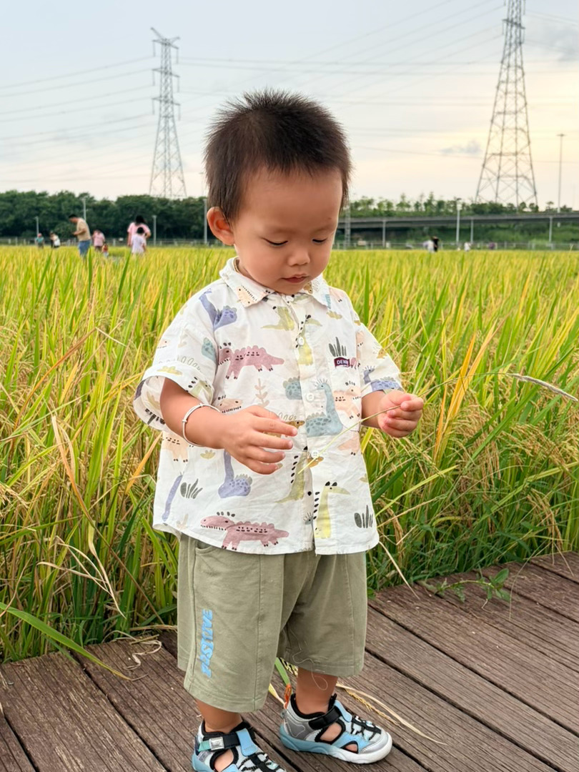 早上带娃素打疫苗，然后兵分两路。我挂号去了看妇科了，宝爸先带娃去打疫苗。我看完开