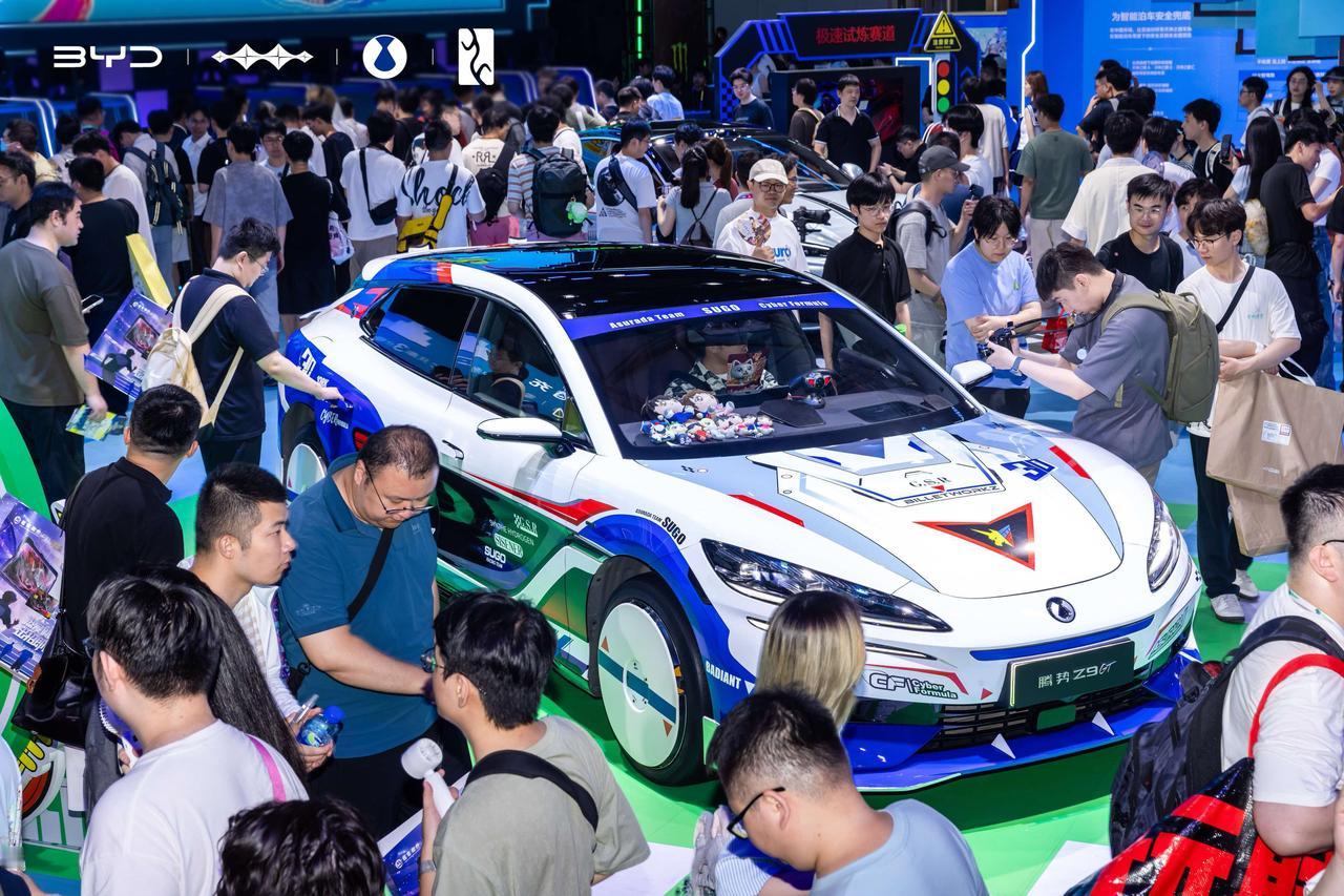 比亚迪全系品牌火爆集结2026ChinaJoy
火热开玩🔥闪充、天神之眼黑科技