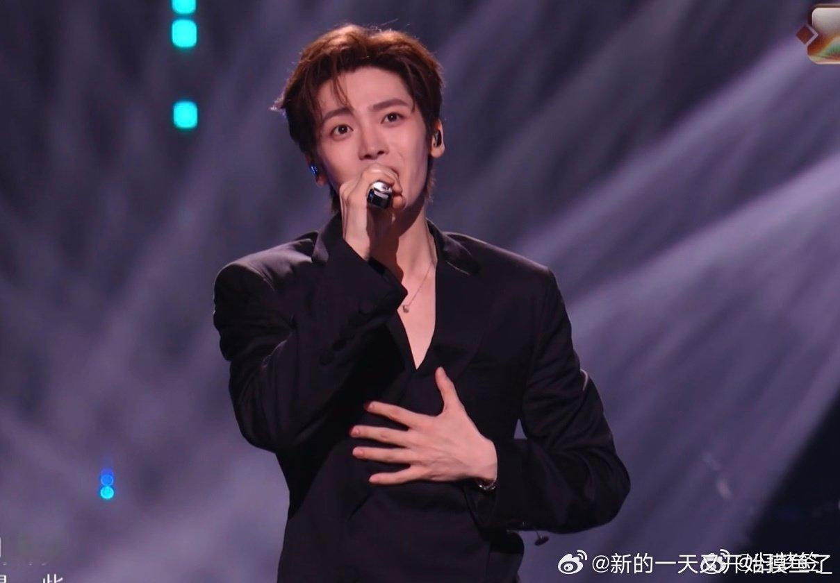 侯明昊歌声和脸一样能打如此伟大呢 