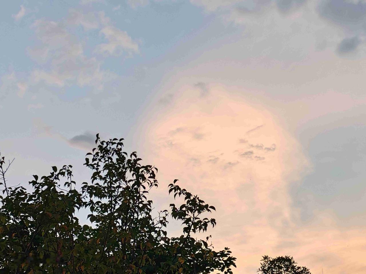 我的今日状态：😁轻松愉快
我这里的天气：☀️晴天
