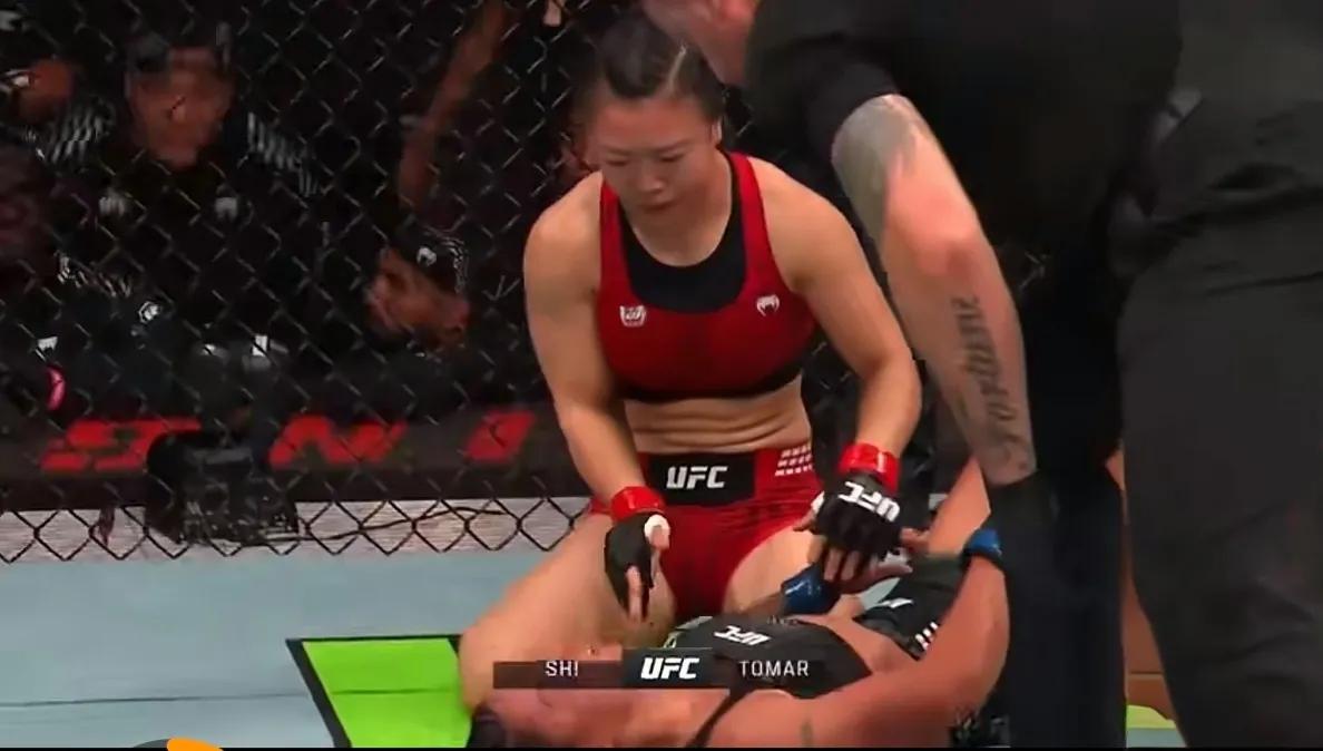 格斗女中医石大夫，完成职业生涯首胜！

恭喜“格斗女中医”石铭！在5月29日晚的