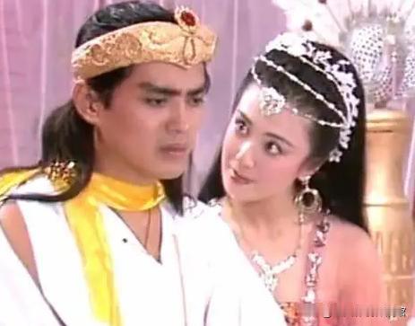 小时候看《封神榜》觉得苏妲己这狐狸精坏透了，剖腹挖心，敲骨验髓；
长大后再看才明