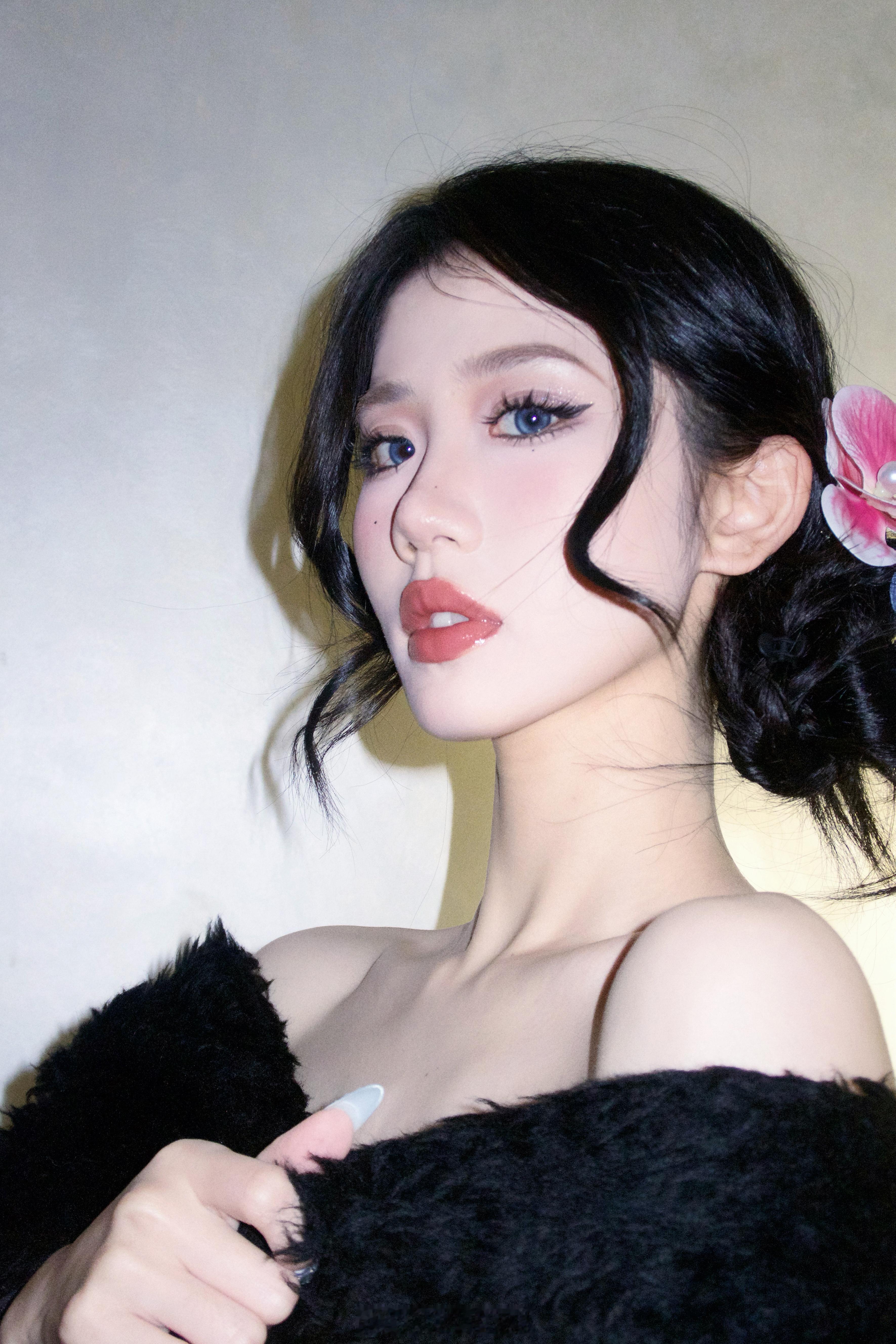 dou。yin。发了妆容分享。[来] ​​​
