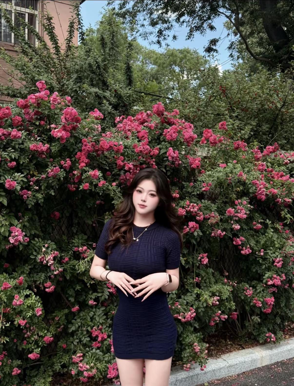 不是一见钟情 是第一次见面穿的包臀裙