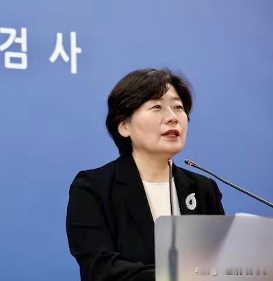 内乱特检组：明日讯问尹锡悦 待遇与其他嫌疑人一致

10日中午韩国内乱特别检察组