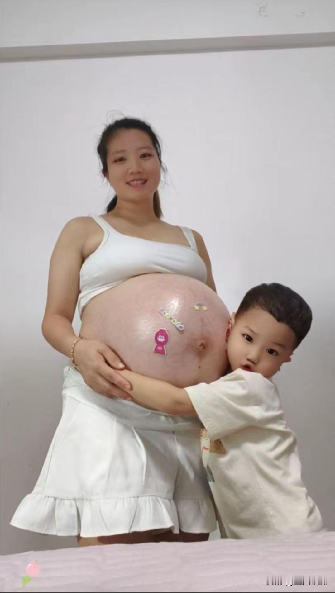 还是应该结婚的！哪怕从个人利益的角度看！
。。去年上海有两个单身女人40多岁突发
