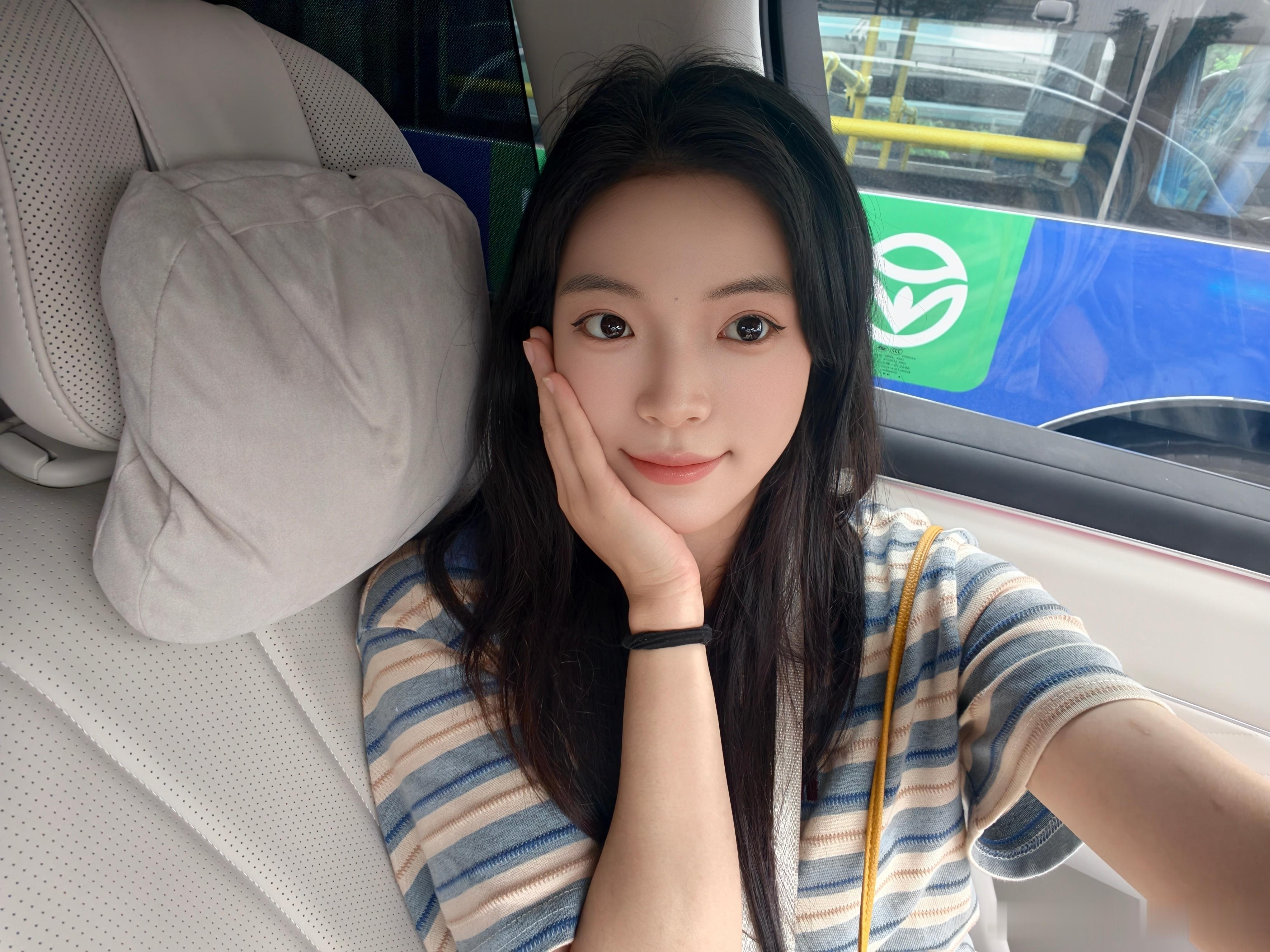 今天小助理要出去拍车你们能猜到是什么车吗？（提醒一下：硬核越野车） 