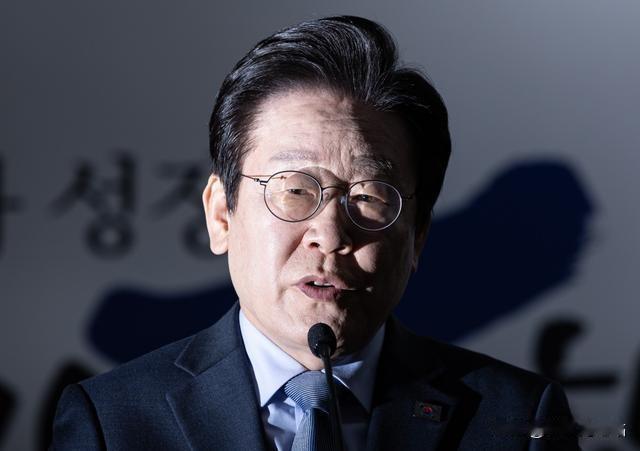 徒有其表！14国抱团逼中国承认南海仲裁，细看名单全程尴尬十足
 
南海仲裁案出炉