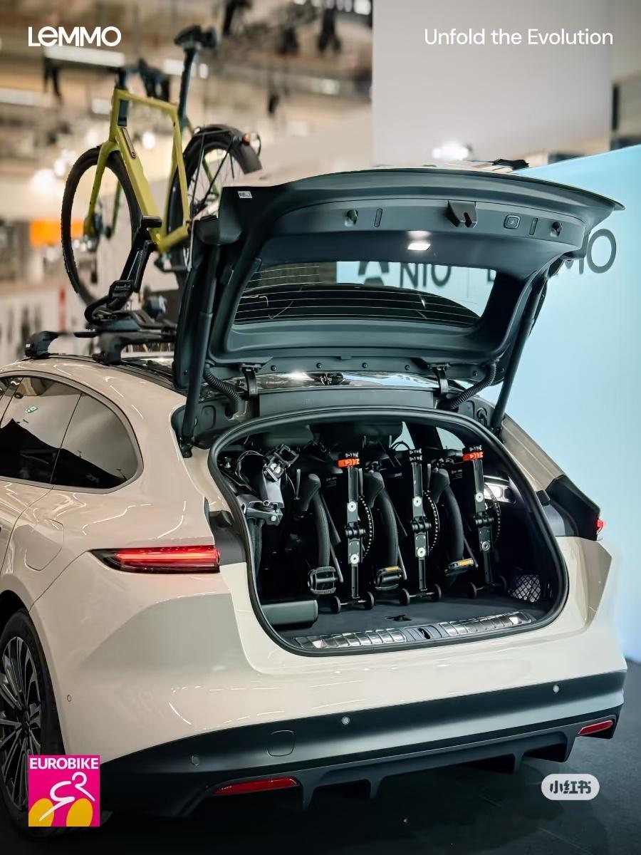 一台ET5T能放下4台LEMMO双模折叠车。 ​​​