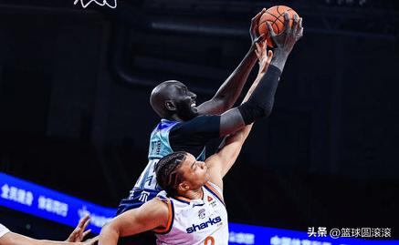 2米32还能一条龙！塔克·法尔这身体，CBA真没人防得住！
 
CBA又出现一个