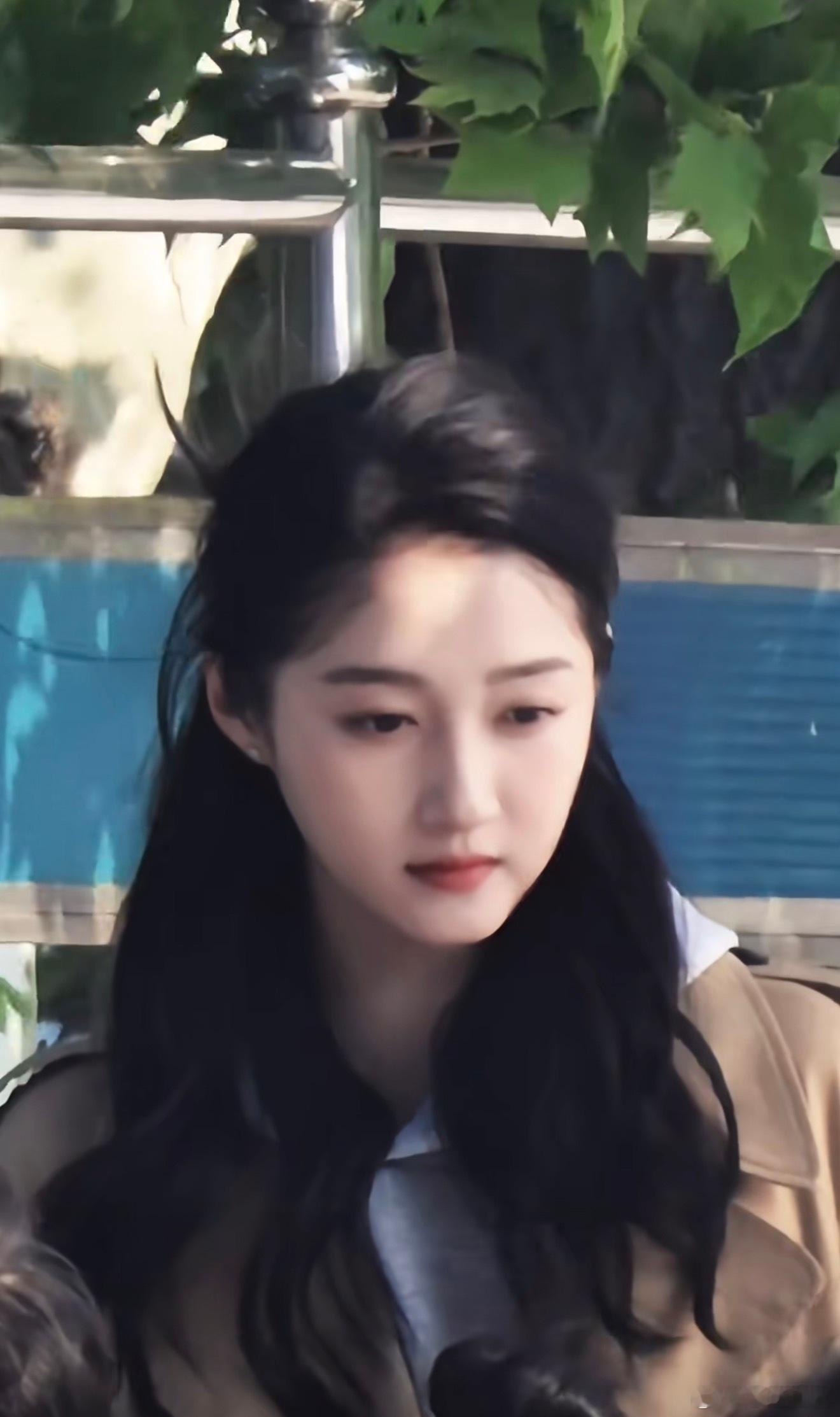 我与爱同谋杀青 导演的镜头审美真的很棒，把演员最好的状态全部记录下来，每一帧构图