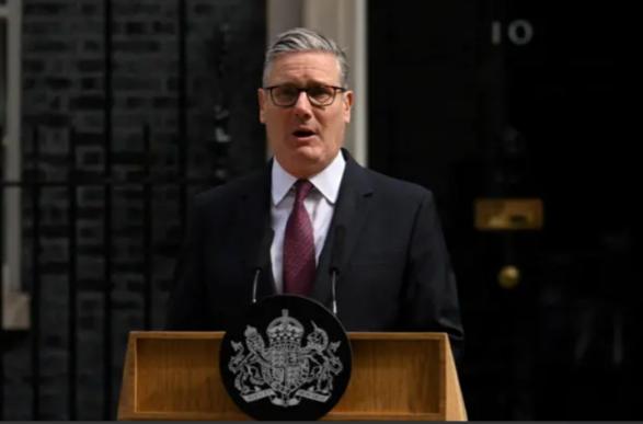 英国政坛深夜突发大地震！当地时间6月22日，首相斯塔默在唐宁街10号门前宣布辞职