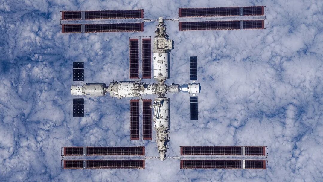 中国天宫空间站的罕见视角：澳大利亚HEO公司从轨道上拍摄了它，当时它正飞越夏威夷