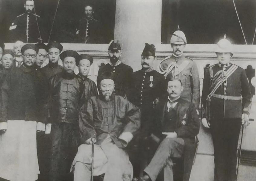 1900年广州珠江浮起了十几具无名尸体，尸体上都挂着木牌，这是为何？1900年，