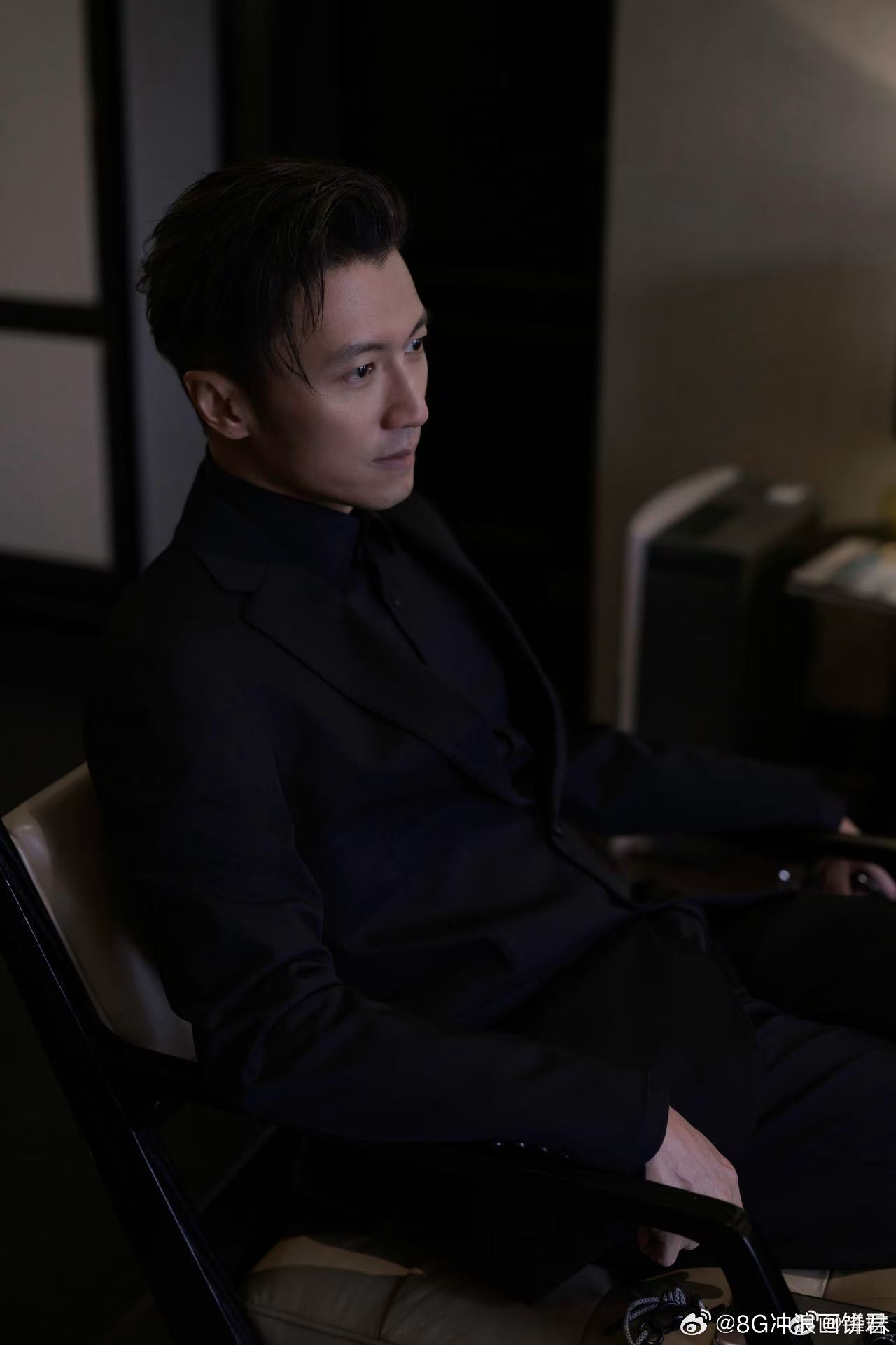 谢霆锋以为粉丝被欺负给专属签名好好平复一下被暖到的心情，谢霆锋默默照顾粉丝的细节