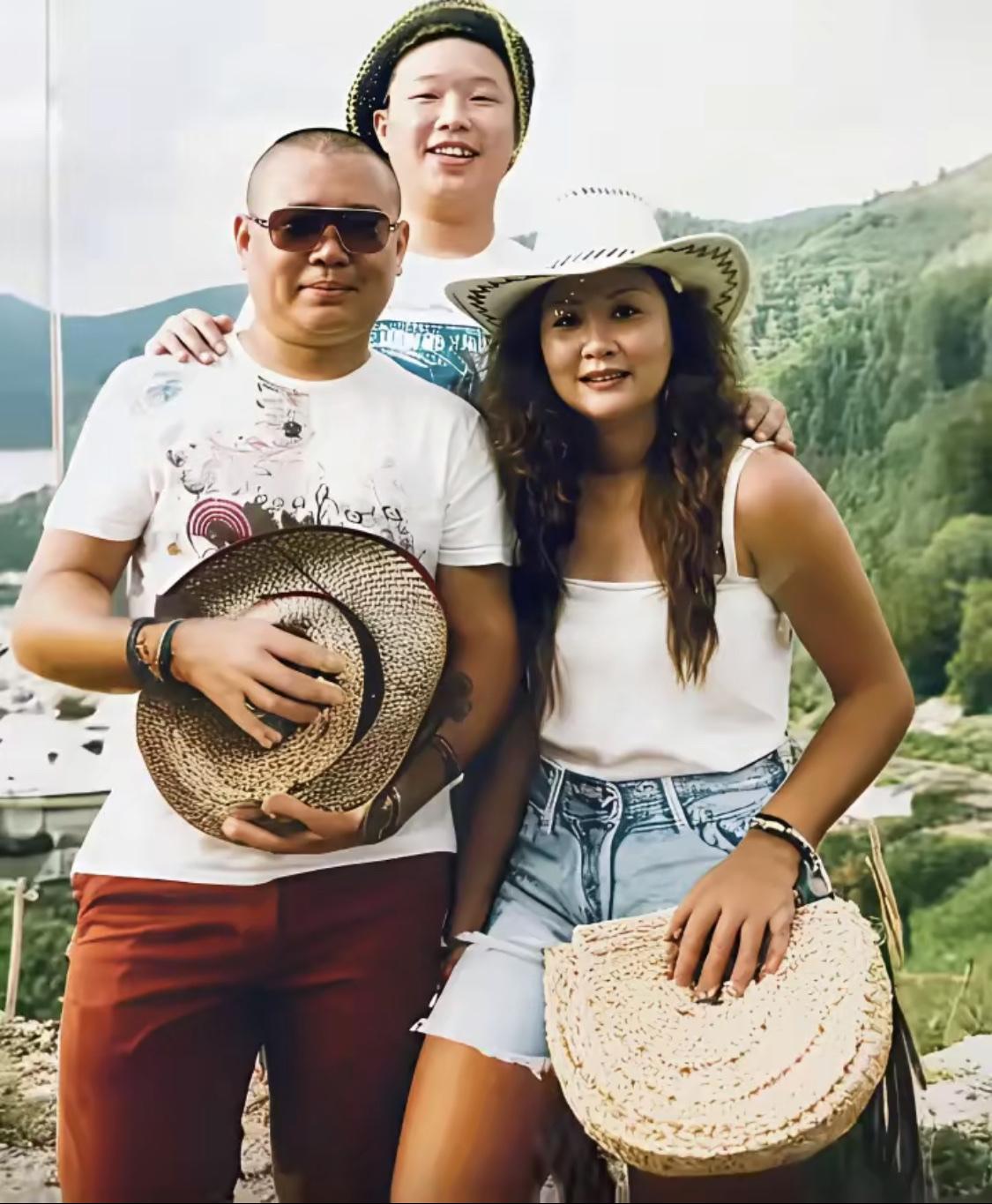 没想到王慧年轻时那么时髦

看王慧年轻时照片，确实是郭德纲高攀了，那时候王慧是名