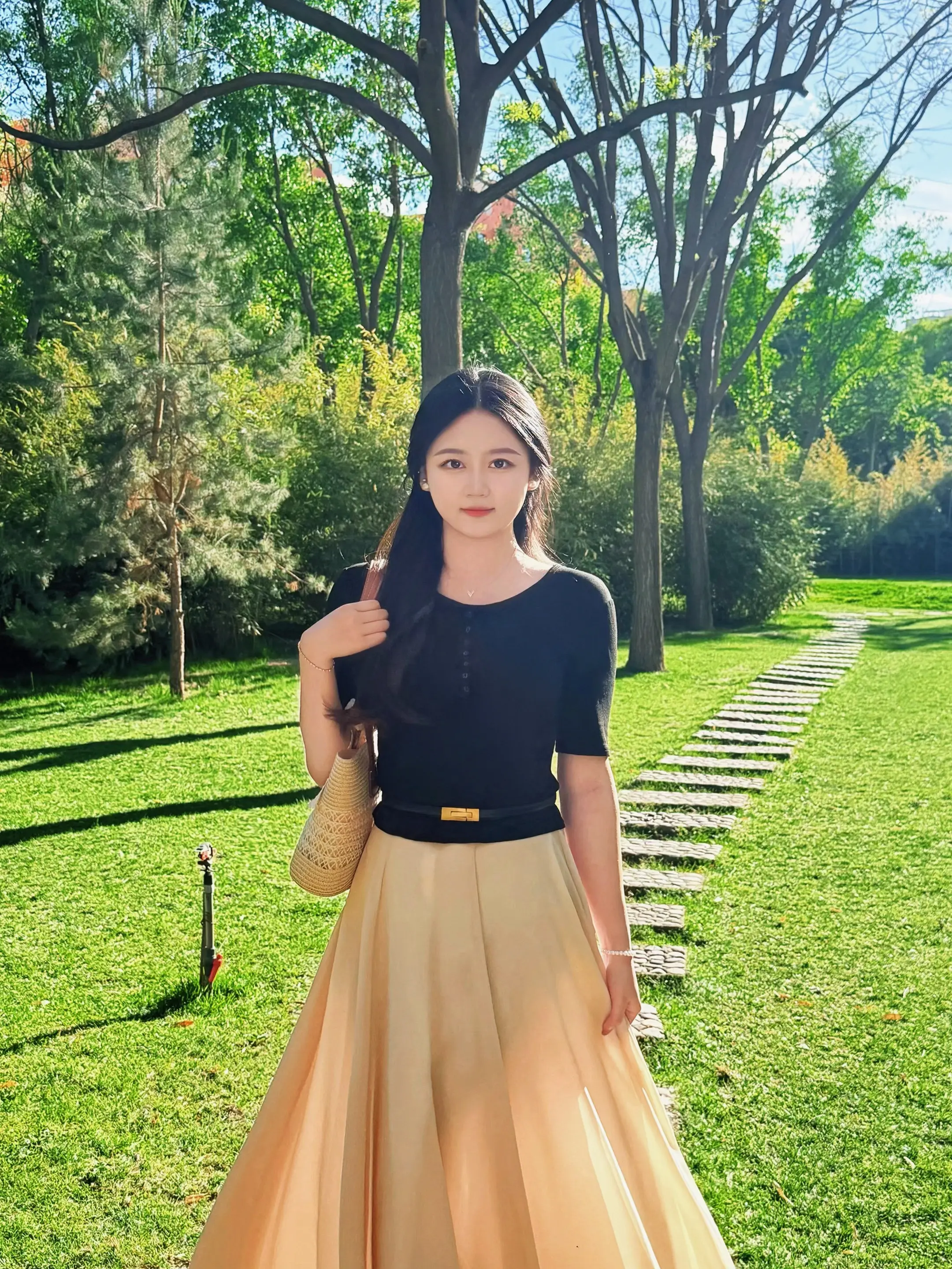 人间琴悠扬 姑娘把谁记心上