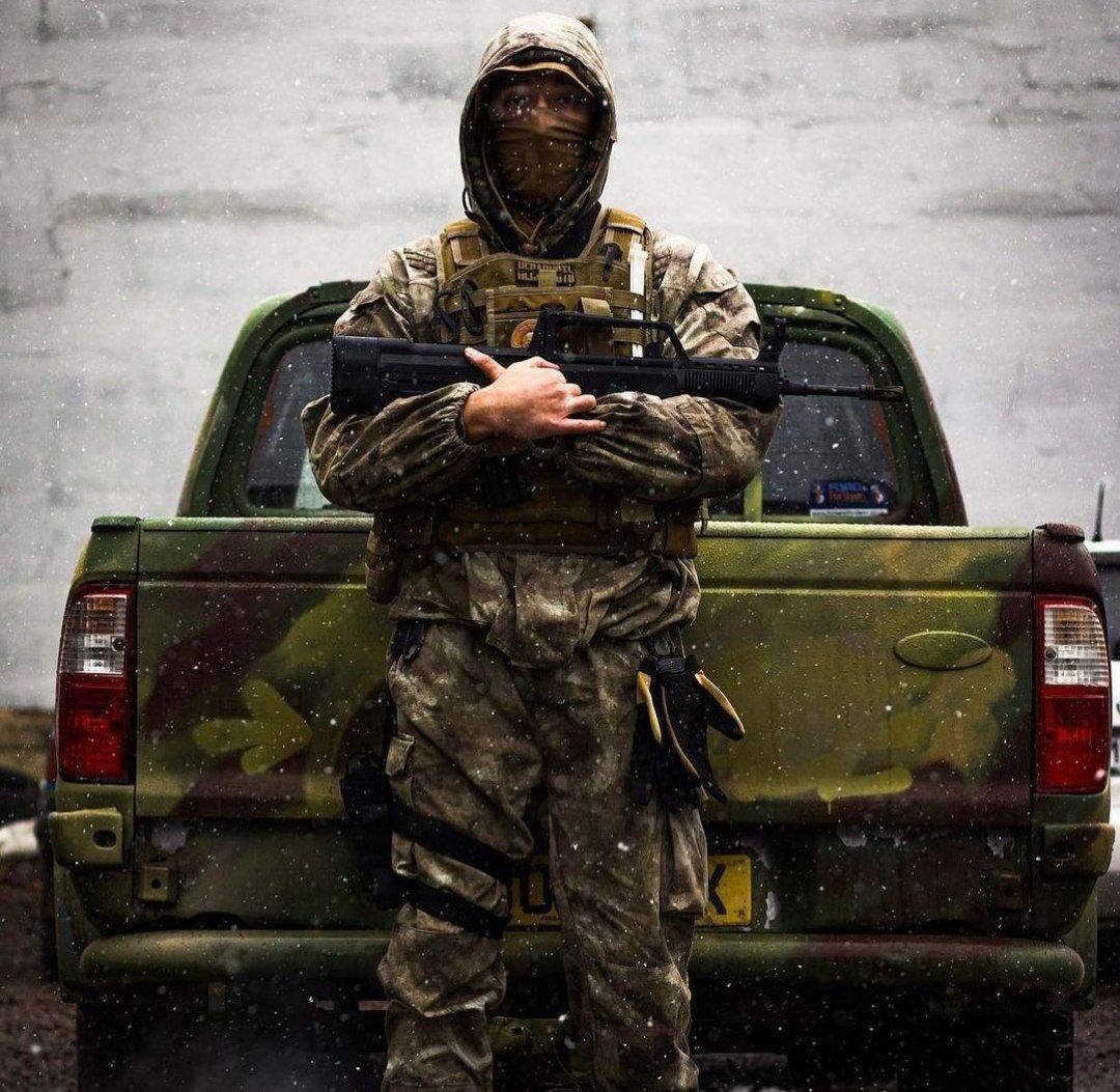 俄乌局势新进展 乌军士兵手中的QBZ-97突击步枪；战前乌民用市场有少量半自动合