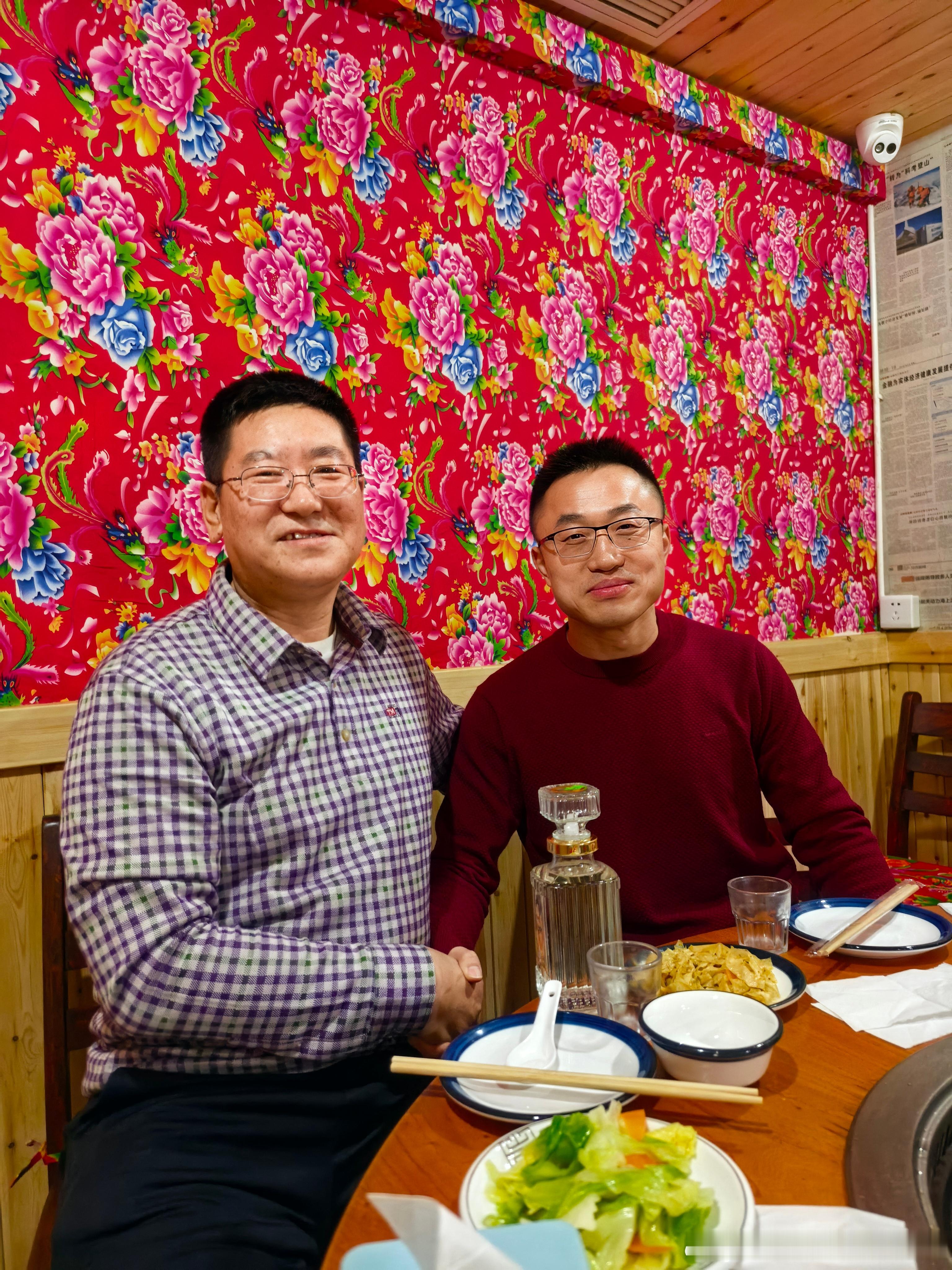 税务师 两口子听我必刷550直播，双双考过税务师，特地从齐齐哈尔过来看我，一人喝