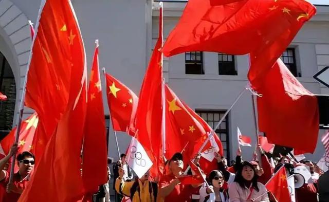 日本挑衅搅局，菲律宾屡次借机生事，印尼暗中制造摩擦，美国持续围堵打压，加拿大跟风