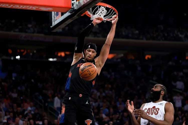 NBA季后赛继续进行，纽约尼克斯队再次赢球扩大领先。哈特得到26分和7次助攻，唐