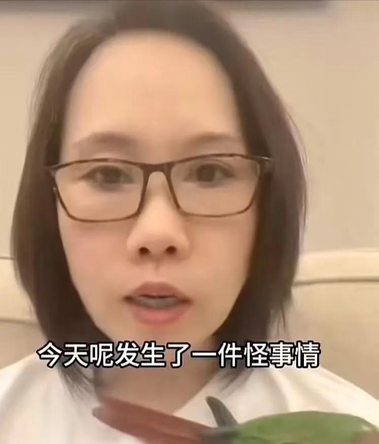 “你怎么在这儿？”女子商场惊魂：闺蜜上趟洗手间，竟跟着陌生人走了！网友：这不是怪