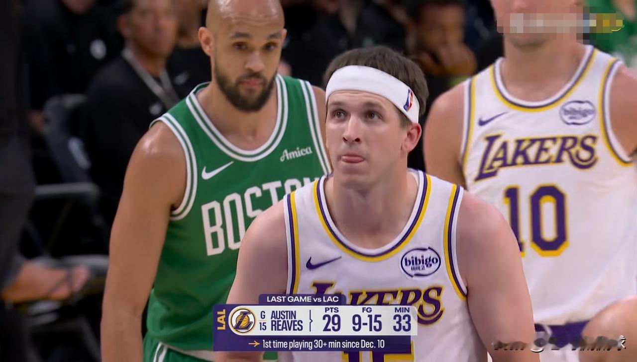 湖人超级后卫里弗斯真是太低迷了！在今天湖人主场迎战凯尔特人的比赛中，目前两队的上