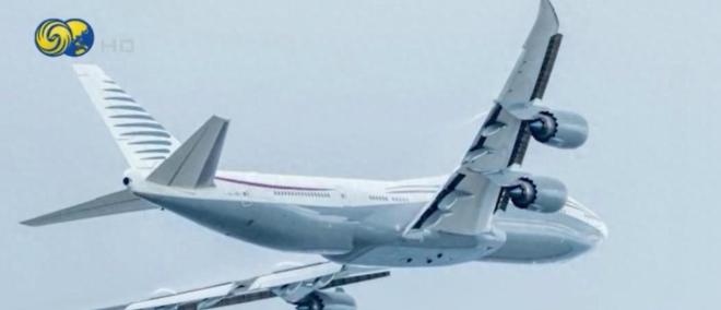最近美国空军宣布，一架卡塔尔送的波音747豪华客机改装完毕，马上要当临时"空军一