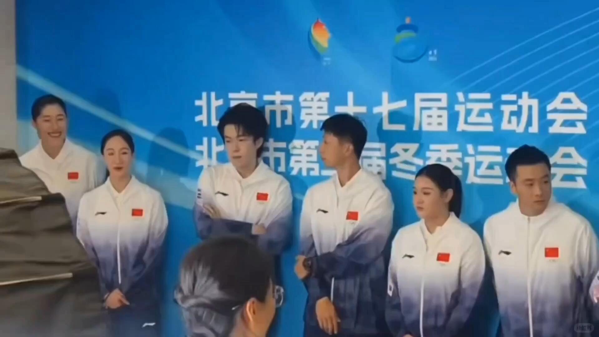 王楚钦放空中😶 