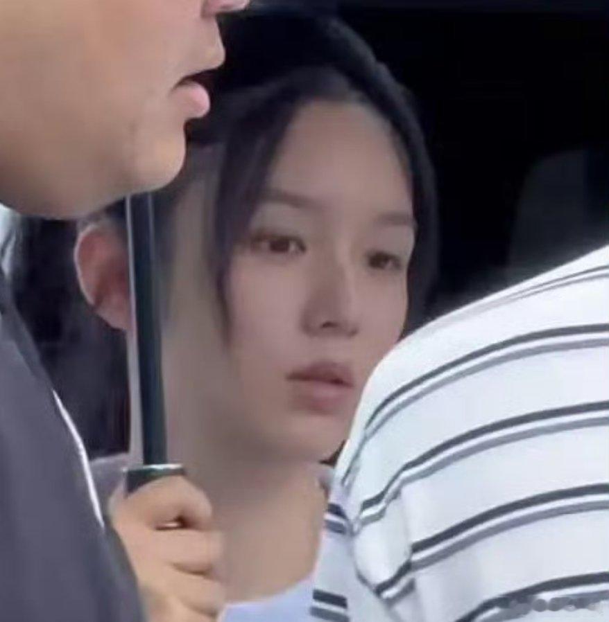 周也脱发了吗 就这么点头发了