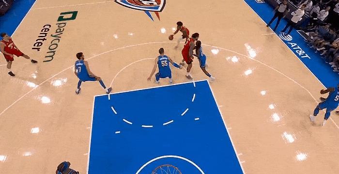 无差别单打！阿门如今强的离谱！
在今天NBA揭幕战火箭对阵雷霆的第一节比赛中，阿