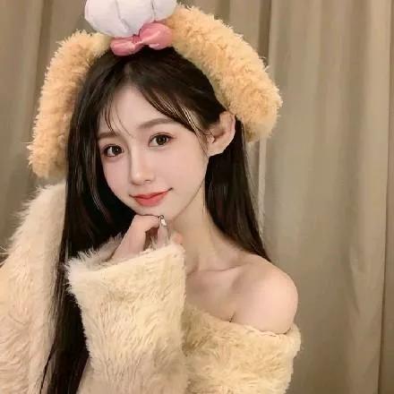 金丝绣花袍，锦绣满身香。华贵凤袍 金丝绒绣花长裙 绣花金丝外套 金丝刺绣裙 绣花