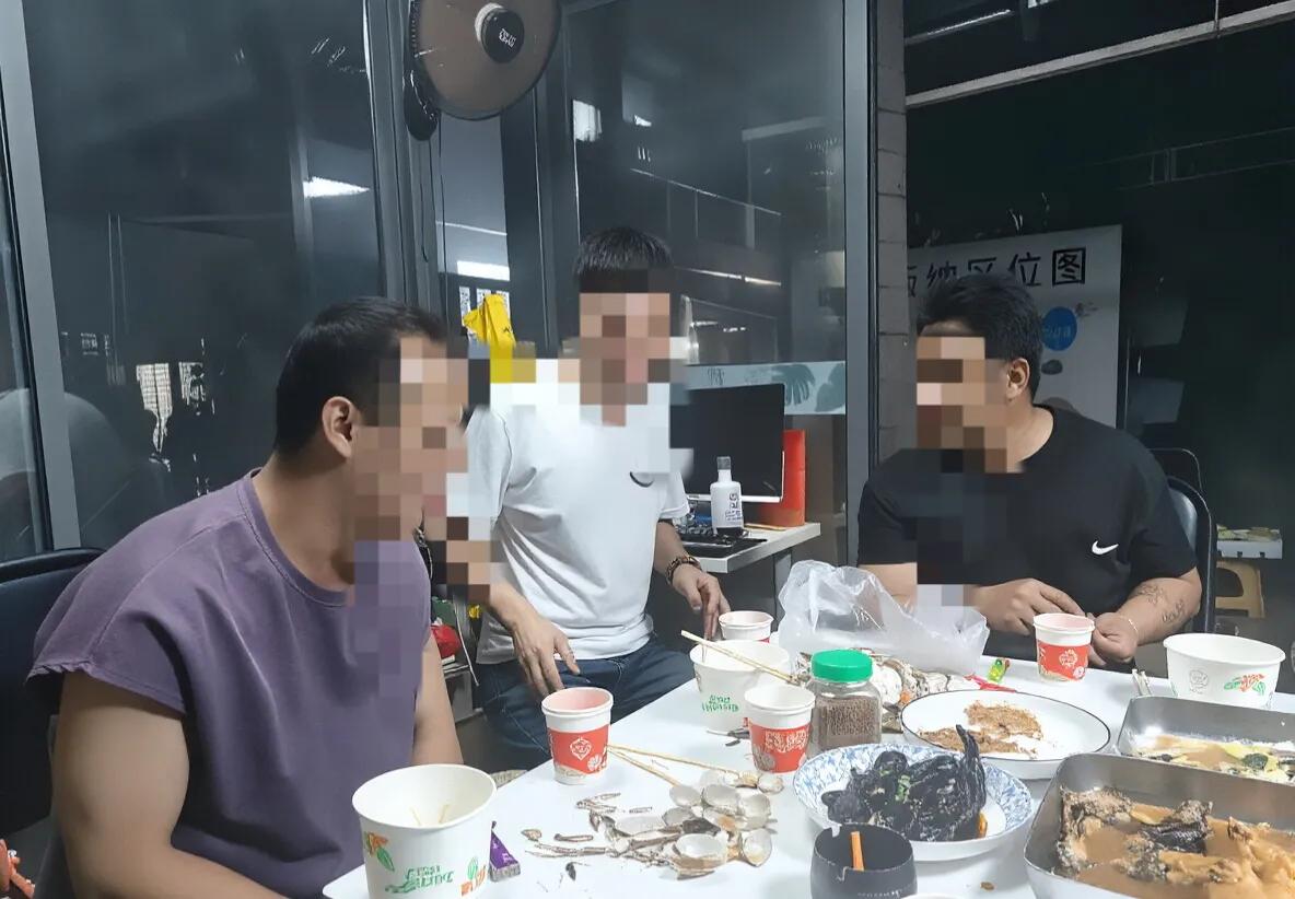 前天，版纳美丽的大侄女小双，知道我老战友老猫从东北途经巴马开车过来了。
说，叔，