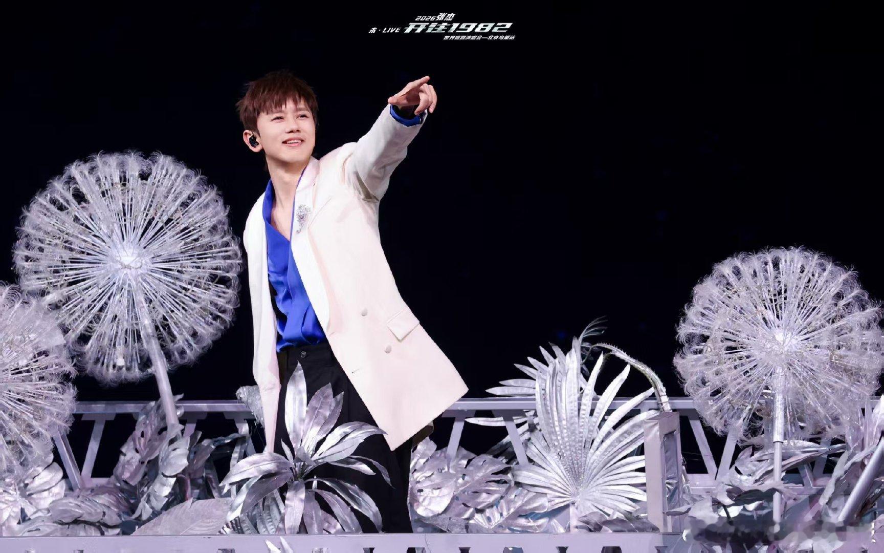 张杰演唱会变我型我秀聚会现场 我型我秀来张杰演唱会了 不愧是情怀天花板！张杰演唱