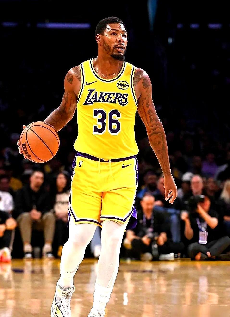 手指再断，他掰回来继续打
 
脱臼那一下，斯玛特自己咔嚓一声把关节怼回去，连暂停