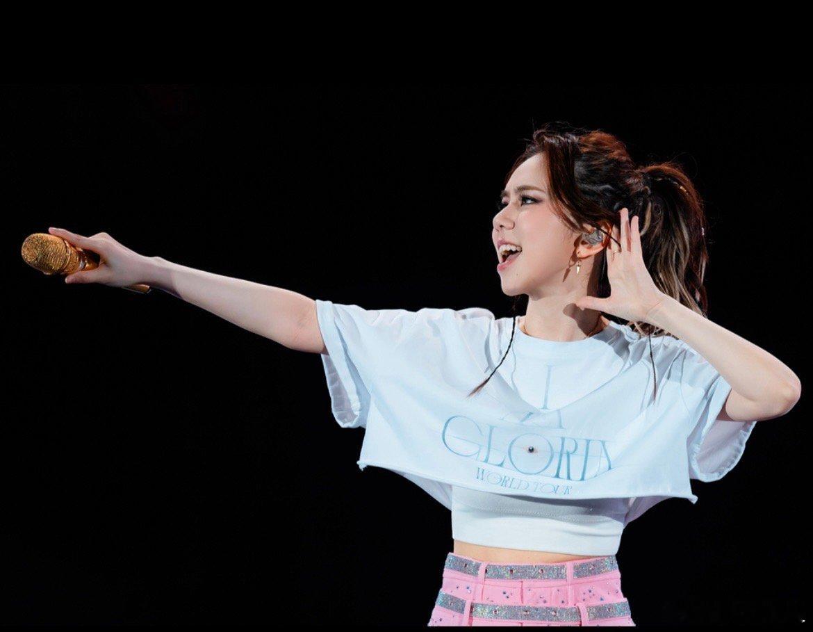 #邓紫棋#一位性格开朗，懂得感恩的女孩，她能够轰轰烈烈的来一场爱情旅行，也可以随