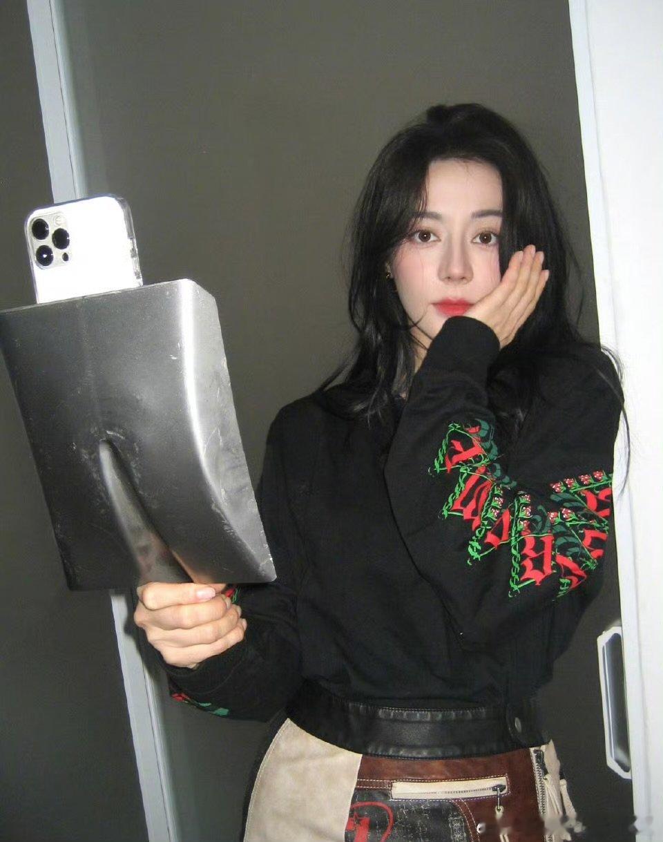 迪丽热巴水晶鞋铁锹手机壳迪丽热巴水晶鞋铁锹手机壳 