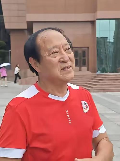 万万没想到，折腾半生、一度倾家荡产的牛群，晚年竟被美国毕业的儿子牛童，用最朴素的