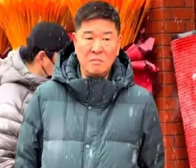 零下20℃站雪里，前央视一哥冻得直哆嗦
 
本溪小饭馆开业，58岁的邹德江穿着旧