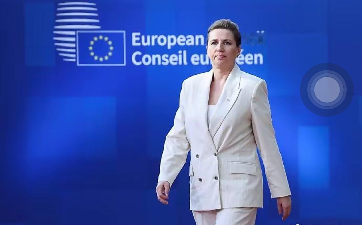 丹麦这回可真是骑虎难下！

为了紧跟美国的步伐，

女首相不惜对东方大国采取强硬