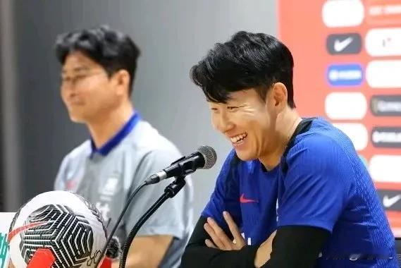 中韩对比着实有点吓人，他们也都是人不假，但身价根本不是一个档次，一个孙兴慜都够买