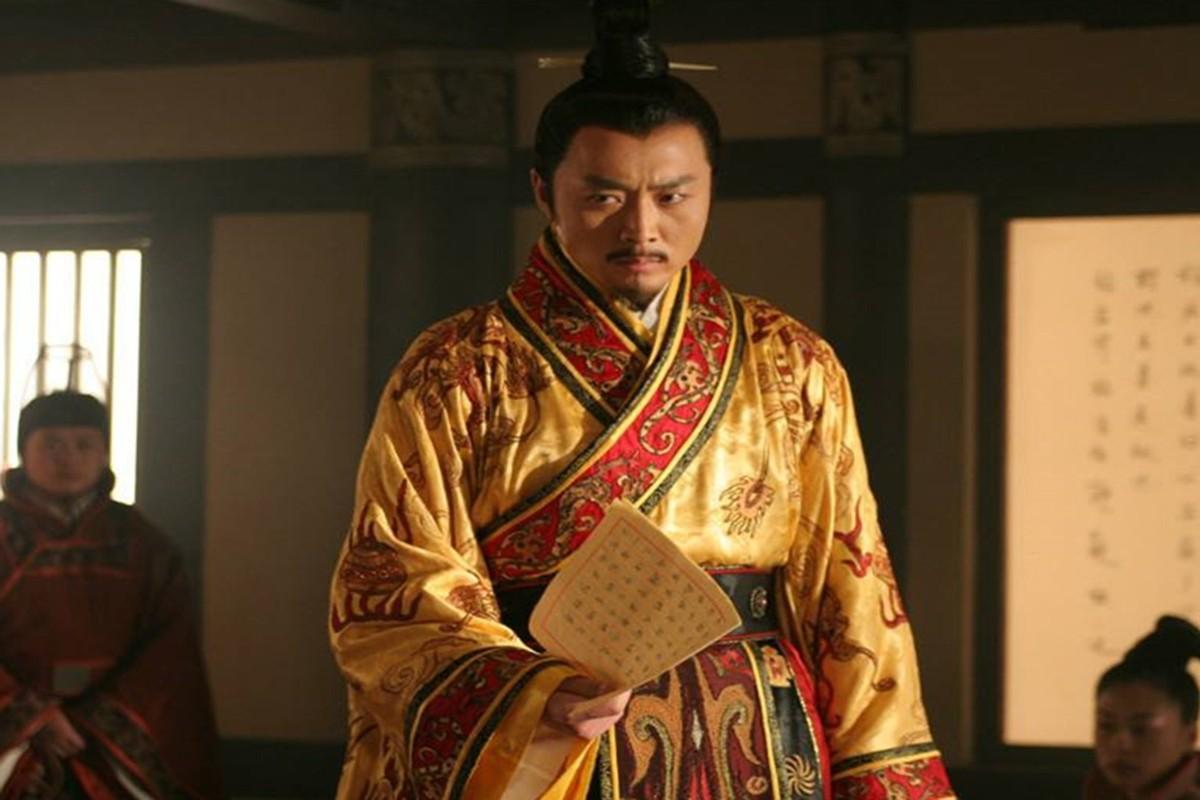 现在国际上发生了一个很奇怪的现象，就是不管是俄罗斯还是朝鲜，都像是在给中国“递刀