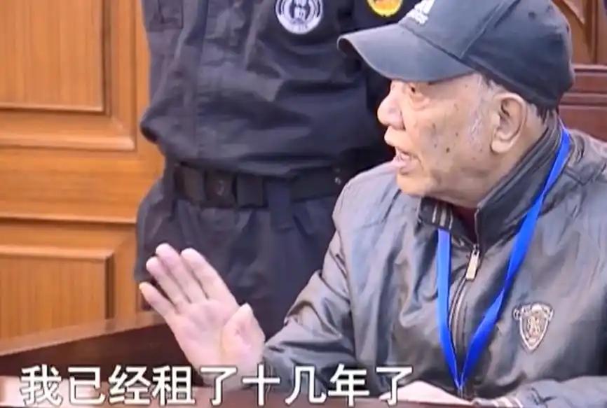 耍无赖！上海，一男子借住在女同事房子里10余年，儿子结婚生子后，竟要求女同事把房