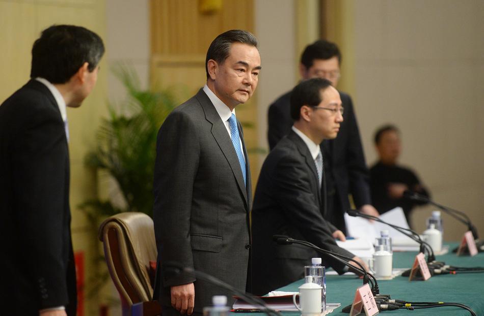 7月23日，外交部发言人林剑一句话让东京彻底哑火——王毅外长在马尼拉期间没有与日