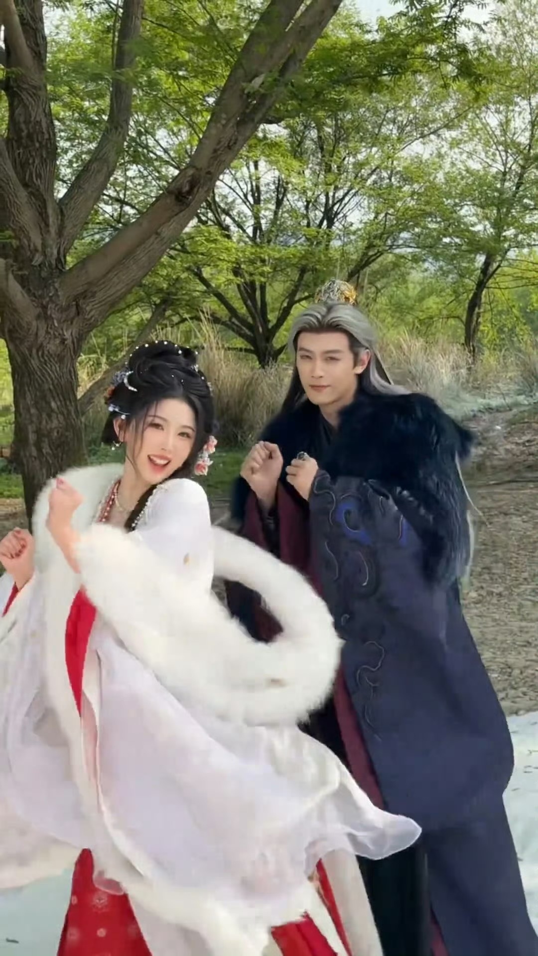 孔雪儿邓凯百万路透的手势舞第一视角来了，跟着不齐而俞每天都有饭吃