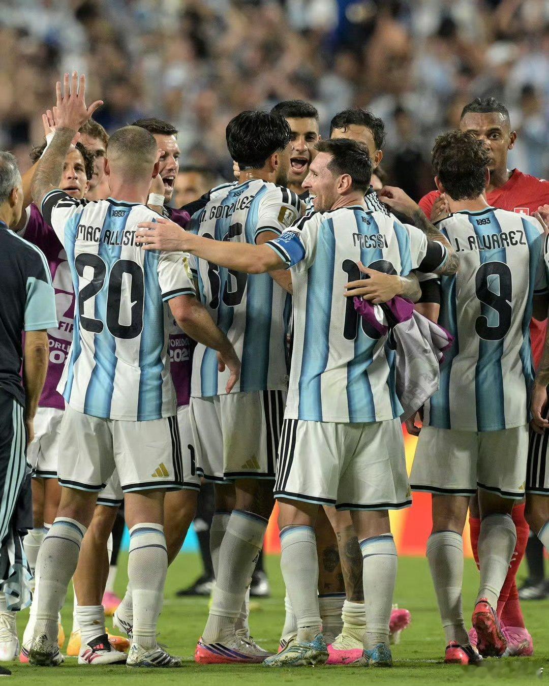 阿根廷球员集体庆祝cue英国2026世界杯1/4决赛，阿根廷加时3-1击败瑞士晋