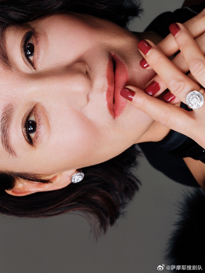 惠英红叫声妈咪保你在香港风生水起 女大佬驾到，通通闪开惠英红这组照片气场太强了，